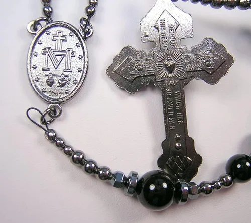 Vista 7 de Rosario negro XLong para hombre de 25 pulgadas, ónix negro católico y jade azul oscuro, collar de piedras preciosas Gunmetal Masculino Católico
