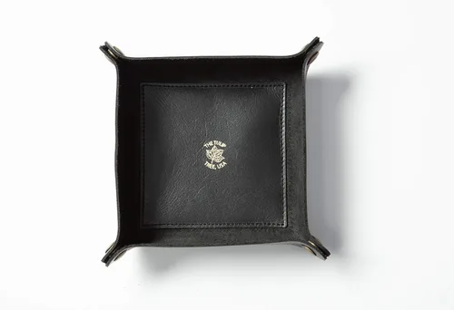 Vista 4 de Bandeja de valet de cuero de alta calidad hecha a mano de Estados Unidos, se pliega y organizador con broches de latón para llaves, joyas, monedas