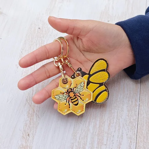 Vista 5 de CATCH ON Paquete de 2 fundas de cuero para Airtag para llavero, bonitos accesorios Kawaii adecuados para Airtag