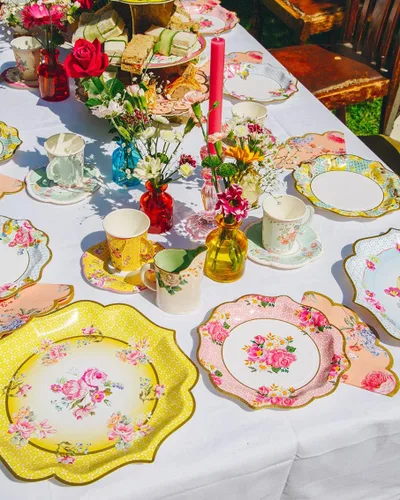 Vista 2 de Talking Tables Platos de papel florales vintage para fiesta de té, grandes, realmente deliciosos, también ideales para fiestas de cumpleaños, baby