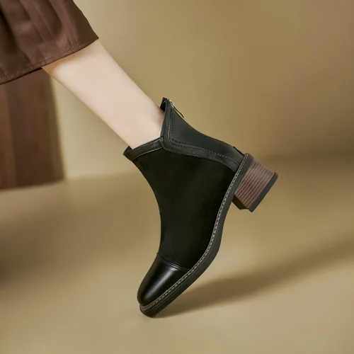 Vista 6 de UniqueStride Botas de tobillo vintage para mujer, punta cuadrada, tacón bajo, botas de moda de gamuza con tacón grueso