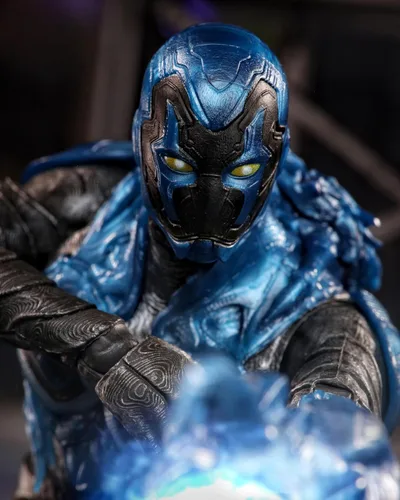 Vista 4 de McFarlane Toys - Figura de acción DC Multiverse Blue Beetle (película de escarabajo azul) de 7 pulgadas
