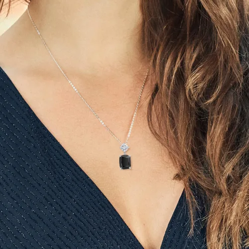 Vista 3 de Gem Stone King Collar con colgante de moissanita de ónix negro y moissanita blanca con cojín de plata de ley 925 para mujer