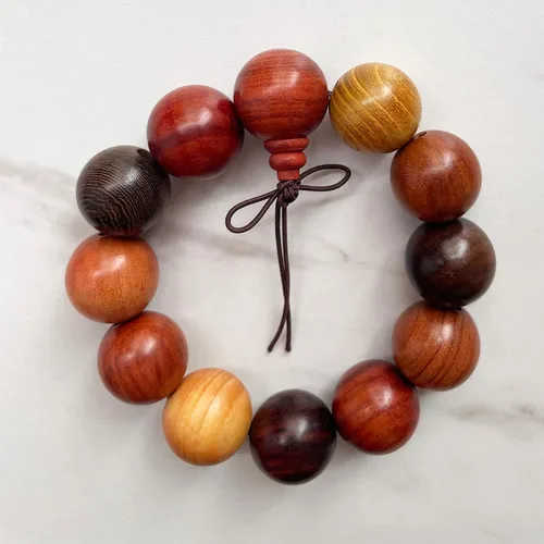 Vista 3 de Pulsera unisex de Thuja, sándalo rojo zambiano, cártamo, oro de madera de sándalo budista, pulsera de oración tibetana, regalo para el día del padre