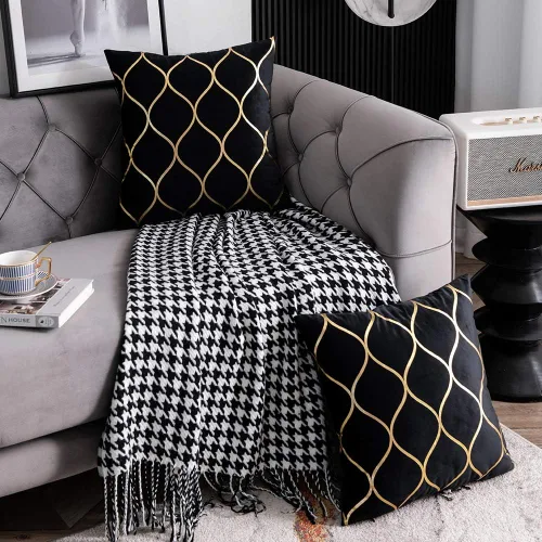 Vista 4 de DEZENE Fundas de almohada de terciopelo dorado de 16 x 16 pulgadas: paquete de 2 fundas de almohada cuadradas decorativas para dormitorio, sofá