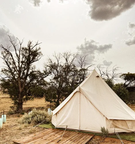 Vista 4 de Tienda de campaña de lona de algodón impermeable para 4 estaciones, tienda de campaña grande glamping, tipi yurta con estufa de techo, agujero