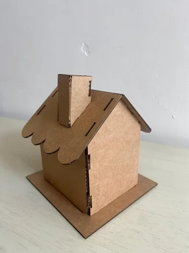 Vista 2 de Kit de casa de pan de jengibre con techo festoneado (cartón) - Paquete de 5 - Diseñado y fabricado en Estados Unidos - Manualidades navideñas