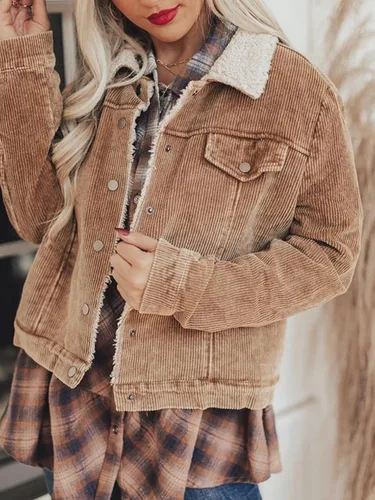 Vista 2 de Chaqueta corta de pana desgastada con forro de sherpa con botones y cuello de piel de vellón para mujer