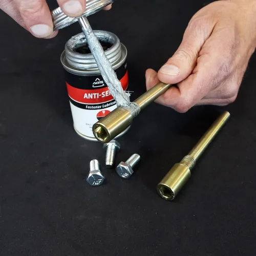 Vista 4 de AGS Soluciones Automotrices Lata con Cepillo Thread-Magic Lubricante Antiaferrante para Pernos y Tornillos, 4 onzas, Alta Temperatura, Lubricante
