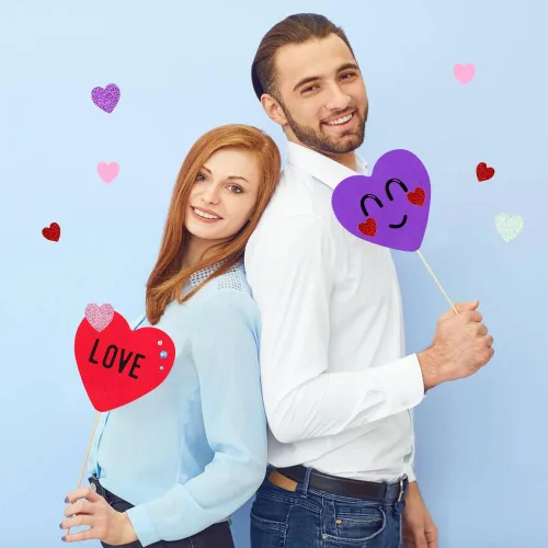 Vista 7 de Hifunwu Manualidades del día de San Valentín con 100 tapetes de corazón, 20 corazones de espuma, 2 bolsas de calcomanías de corazón de espuma y 1