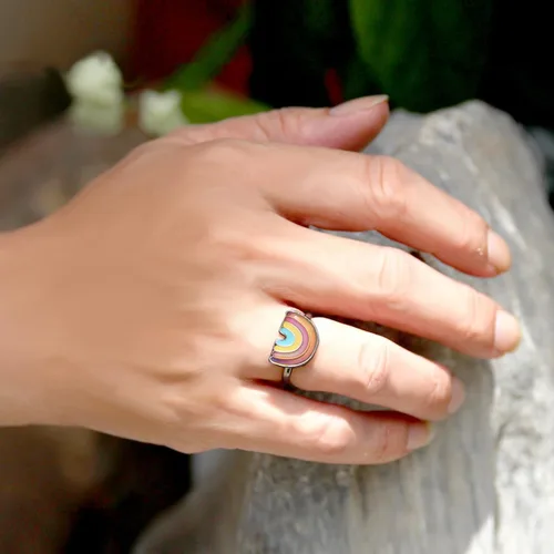 Vista 4 de Lindo anillo de humor con cambio de color arcoíris para niñas, tamaño ajustable