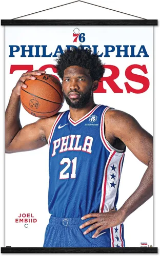 Vista 7 de Trends International NBA Philadelphia 76ers - Póster de pared Joel Embiid Feature Series 23, 22.37 x 34.00 pulgadas, paquete de impresión premium