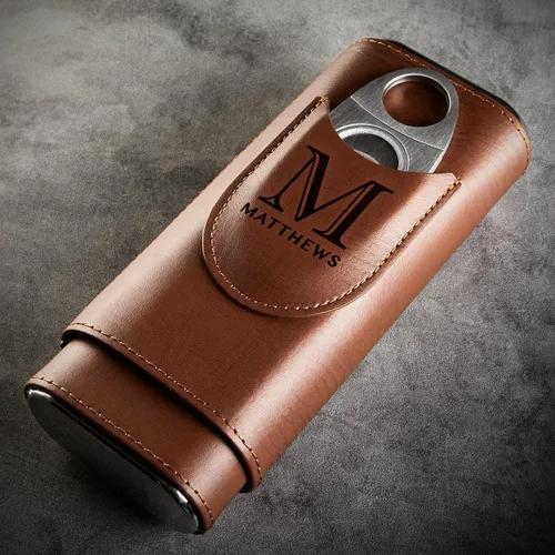 Vista 5 de Estuche de viaje de cuero personalizado para cigarros - Richmond Cedar Lined Travel Cigar Holder, Marrón