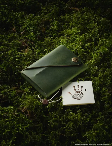 Vista 2 de Crazy Horse Craft Cartera minimalista personalizada, monedero de cuero con Verde alpino