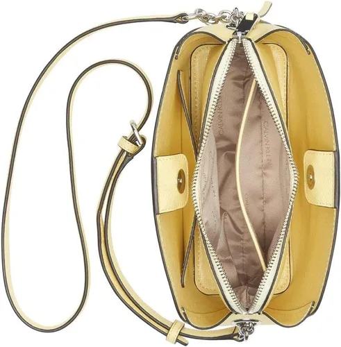 Vista 9 de Calvin Klein Hailey Micro Pebble Triple Compartment Chain Crossbody