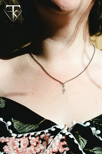 Vista 3 de Takar Colgante de plata de ley 925 maciza con contorno de gato, joyería de gato para mujer, hecha en Estados Unidos, Plata esterlina