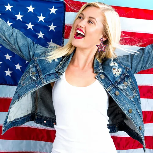 Vista 3 de Pendientes de bandera americana para mujeres y niñas, aretes colgantes de estrella con cuentas patrióticas, pendientes del Día de los Caídos del 4