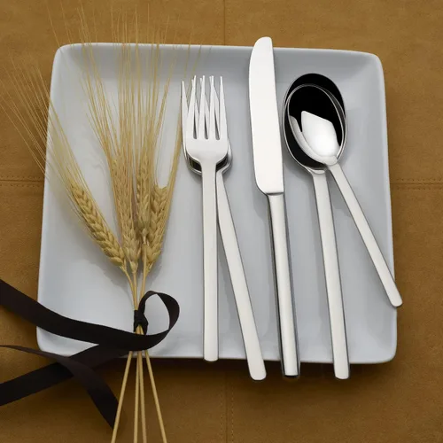 Vista 5 de Mikasa Zena - Juego de cubiertos de acero inoxidable 18/0 de 20 piezas, con tenedores de cena, tenedores de ensalada, cuchillos, cucharas