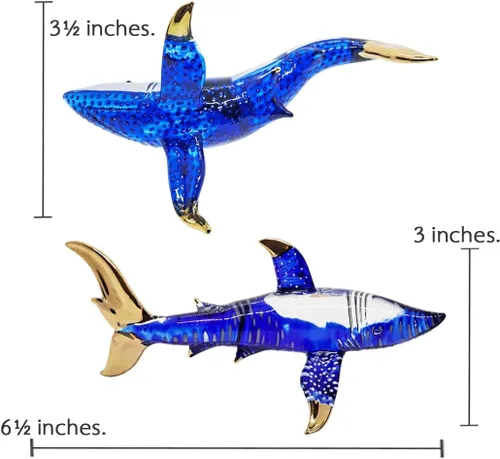 Vista 2 de Pequeña figura de tiburón blanco punteado azul dorado de 6.5 pulgadas, tiburones de vidrio soplado a mano, vida marina, peces marinos, animales