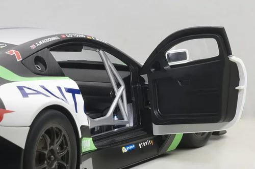 Vista 4 de Autoart Aston Martin V12 Vantage Bathurst Carrera de resistencia de 12 horas 2015 # 97 A. Macdowall/D. O'Young/S. Mucke 1/18 Model Car