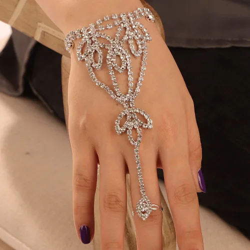 Vista 6 de YERTTER Pulsera de plata con cadena de mano de diamantes de imitación para mujer, arnés de boda, novia, pulsera de cristal, accesorios de mano