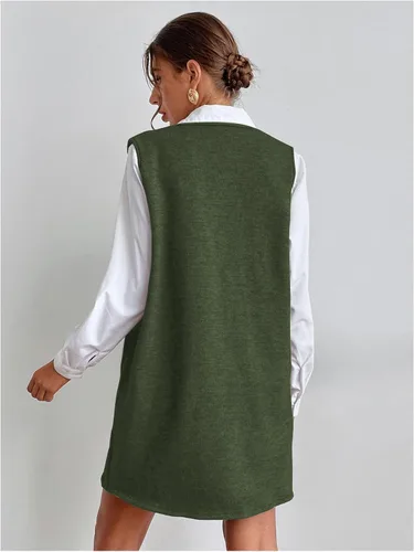Vista 2 de OYOANGLE Vestido corto de punto con cuello en V sin mangas para mujer, liso, con bolsillos Verde militar