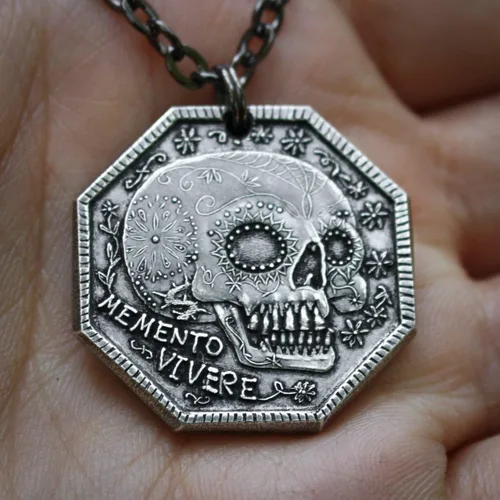 Vista 2 de Collar Memento Mori Silver Colgante de plata fina 999 con recordatorio estoico