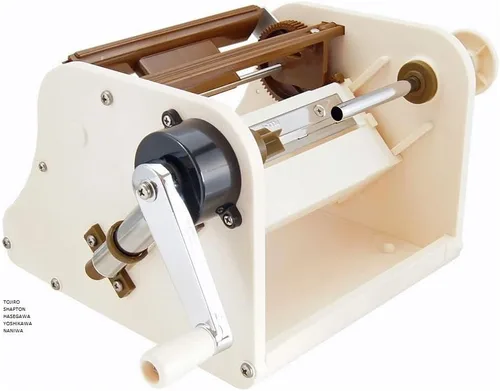 Vista 2 de Chiba Wig Peeler S, Cortador y cortador de hojas de verduras y frutas, fabricado en Japón (extra grande) - Calidad profesional para chefs premium