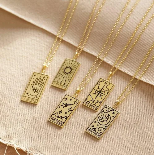 Vista 3 de Collar con colgante de tarjeta de tarot, amuleto de astrología, tarot, sol, luna, estrella, Fátima, ojo de mano, brújula, corazón, león, clavícula