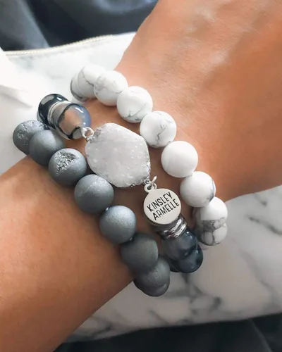Vista 5 de Kinsley Armelle Colección Stone - Pulsera Lunar de Plata