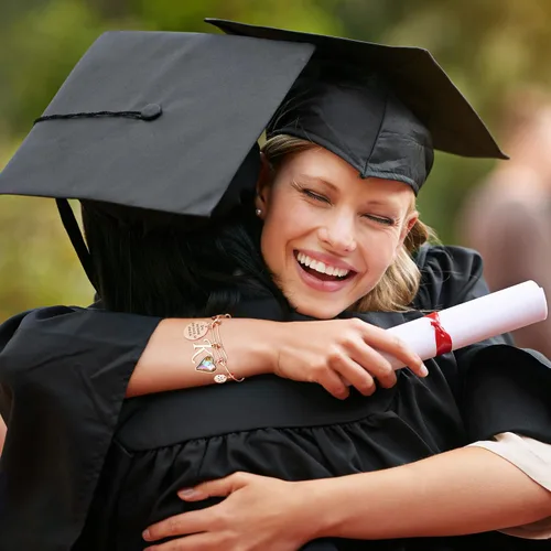 Vista 3 de Regalos de graduación para ella, 26 pulseras inspiradoras grabadas con inicial, cita que creyó que podía así que lo hizo, regalos de graduación