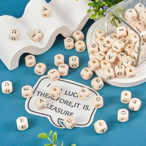 Vista 2 de KISSITTY 250 cuentas de madera con letras vocales de 0.472 pulgadas, cubo A E I O U inicial del alfabeto con agujero grande, cuentas espaciadoras