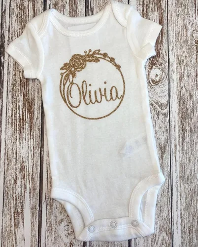 Vista 2 de Personalized Baby Girl Outfit Circular Floral Wreath Design Gold Glitter Optional Accessories