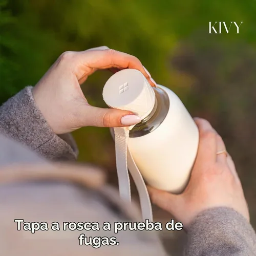 Vista 2 de KIVY Botella de agua de vidrio con funda de silicona de 22 oz