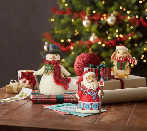 Vista 4 de Enesco Jim Shore Heartwood Creek - Figura miniatura de conejo de Navidad, 3.75 pulgadas, multicolor