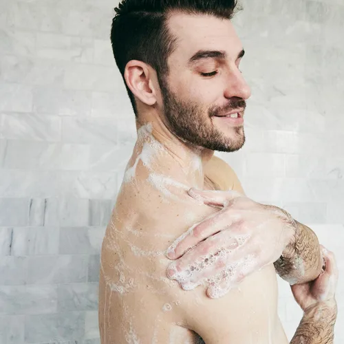 Vista 4 de Brickell Gel de ducha revitalizante para hombre, gel de ducha de limpieza profunda con aloe, jojoba y vitamina E, perfumado (lima limón, 16 onzas)