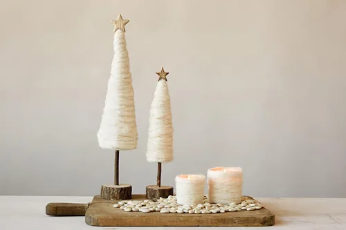Vista 2 de Creative Co-Op Árbol de Navidad pequeño de lana con estrella y base de madera, blanco