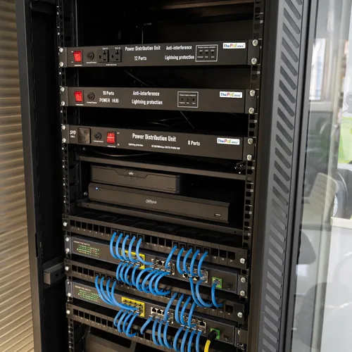 Vista 8 de Regleta de alimentación horizontal PDU de 19 pulgadas para montaje en rack - Protector de sobretensiones Para servidores de red, 10 tomacorrientes