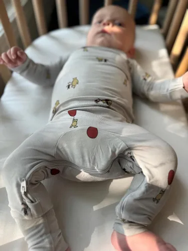 Vista 45 de GUNAMUNA Pijama unisex convertible ultrasuave para bebé, mameluco con cremallera para pañales, recién nacido a 24 meses
