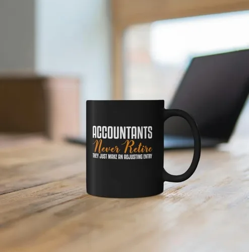 Vista 4 de Taza negra de contador jubilado, taza de contabilidad de jubilación, divertida taza de contabilidad CPA para auditor jubilado (11 onzas)