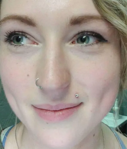 Vista 4 de QWALIT - Aretes de 16 g de labio transparentes con púas de plástico, joyería de piercing Medusa Labret, insertar en cartílago, pendientes de tragus