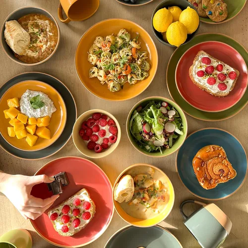 Vista 7 de MORA Ceramic Artisan - Juego de 6 platos mate de 7.8 pulgadas, para postre, ensalada, aperitivo, cena pequeña, etc. Apto para microondas, horno