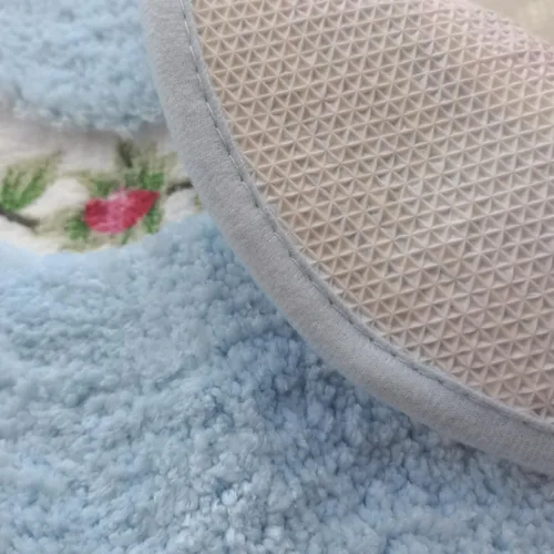 Vista 4 de Bonita alfombra de área de flores de rosas en forma de corazón para un baño súper suave, antideslizante, absorbente, alfombra de baño floral Azul