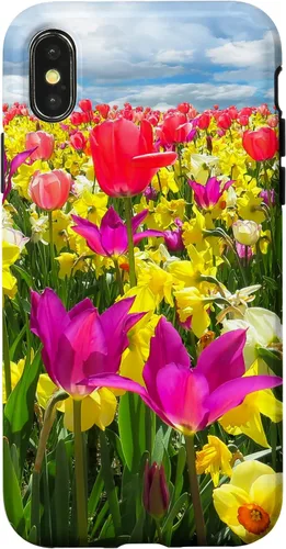 Vista 4 de iPhone 15 Pretty Flowers Tulipanes y narcisos en un caso de campo