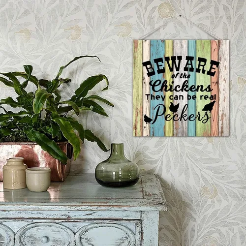 Vista 6 de Letrero de madera Shabby Chic con texto en inglés "Beware of Chickens They Can Be Real Peckers" rústico de madera para colgar en la pared