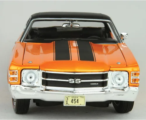 Vista 4 de Maisto Edición especial 1:18 1971 Chevrolet Chevelle SS 454 Sport Coupe, negro