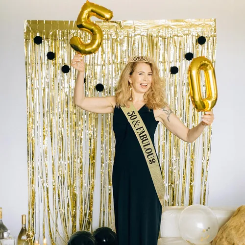 Vista 4 de Decoraciones de cumpleaños número 50 para mujer, banda, corona, vela de cumpleaños y globo digital de papel de aluminio de 32 pulgadas, decoración