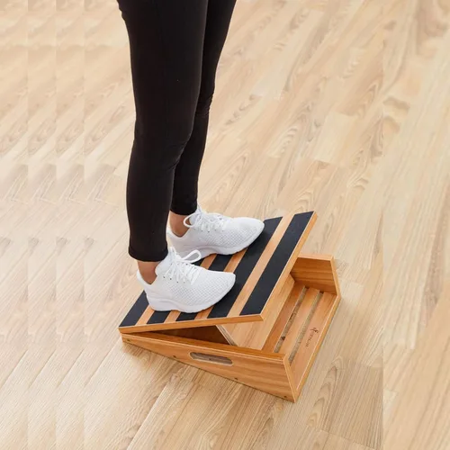 Vista 7 de StrongTek Tabla inclinada de madera profesional, tabla inclinada ajustable y estirador de pantorrillas, diseño de cobertura parcial con mango