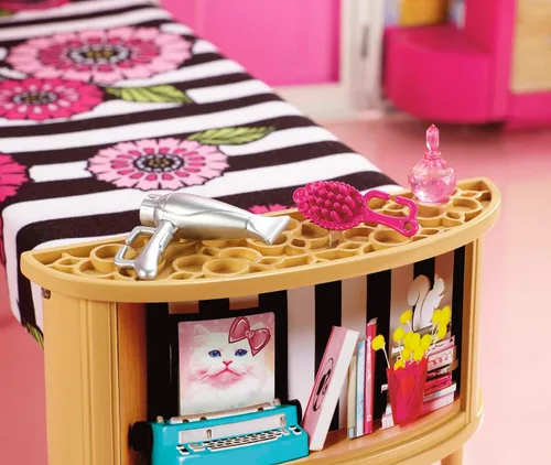 Vista 4 de Casa de Muñecas Barbie Glam Getaway, Set de Juego Portátil con Asa de Transporte y Más de 20 Accesorios Incluyendo Muebles y Decoración
