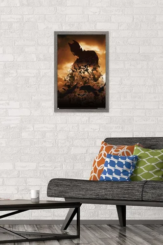 Vista 2 de DC Comics Batman Begins - Póster de pared de una hoja de Batman, 22.4 pulgadas de largo x 14.7 pulgadas de ancho, versión enmarcada de madera